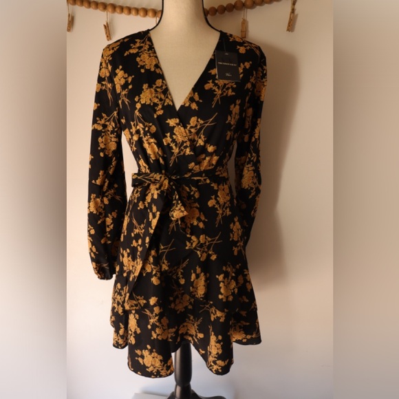 VIXEN Long Sleeve Dress with Tie - Picture 10 of 10